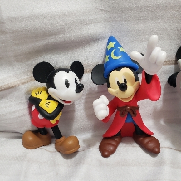 Disney Mickey Mouse Figures Set Of 4 90 Years Of Magic Year 2018 Cake Toppers - Picture 2 of 8